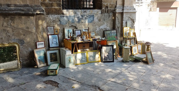 Palermo Antica: Un’avventura tra Reperti Storici al Mercatino di Piazza Marina